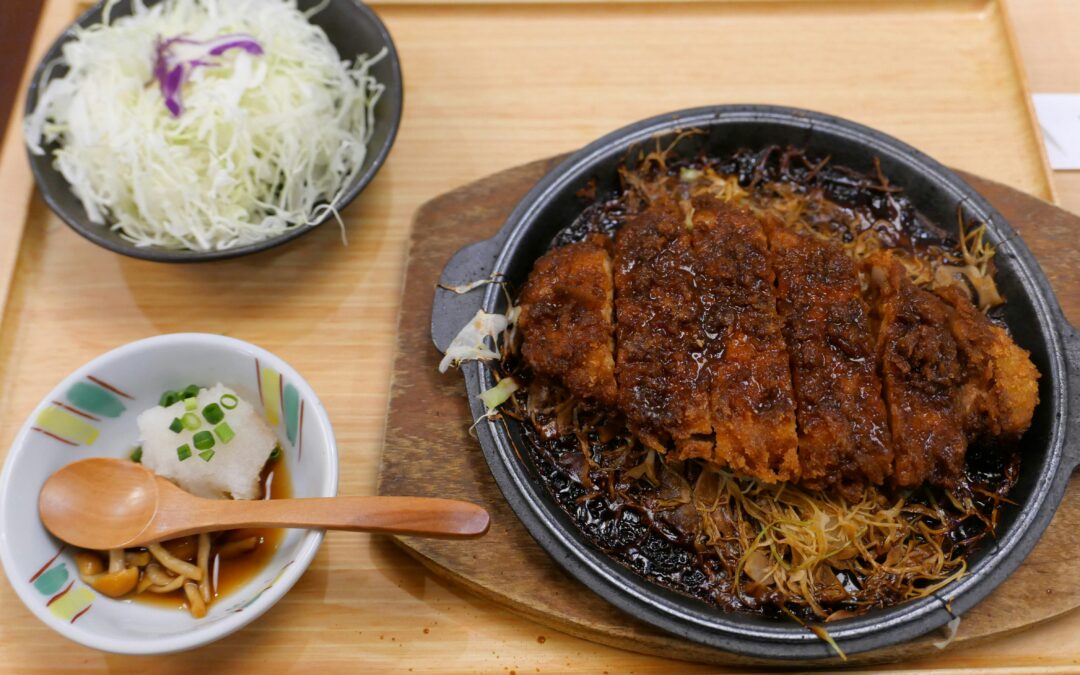 Salsa Tonkatsu: la aportación nipona que convirtió Occidente en sabor japonés