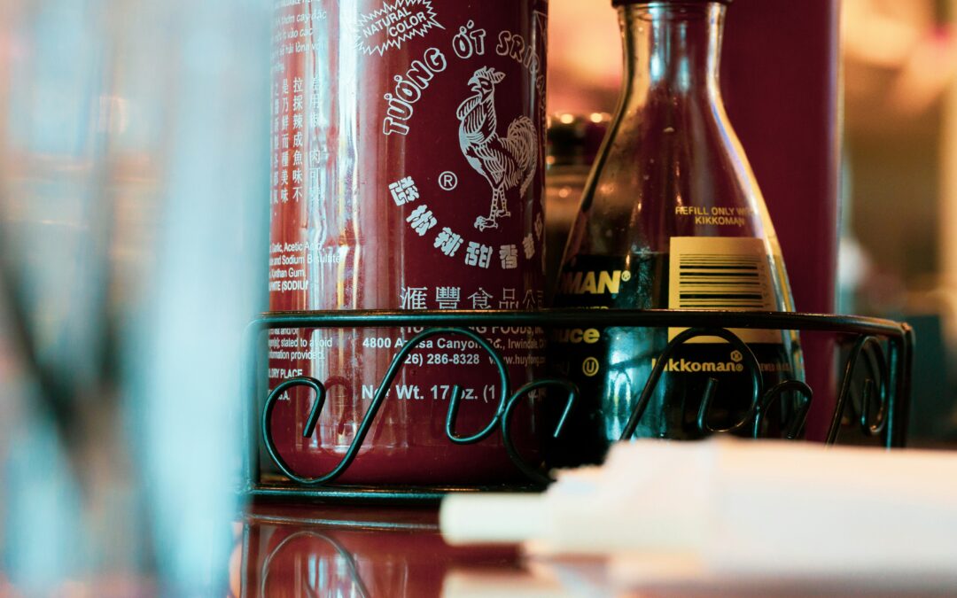 Sriracha: la salsa que todo el mundo cree tailandesa, la inventó un vietnamita en Los Ángeles y nunca ha hecho publicidad